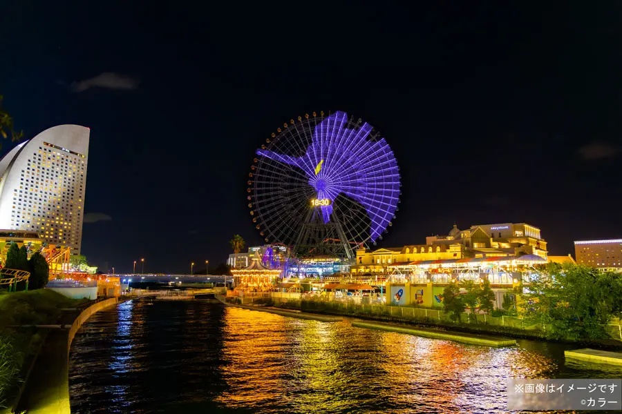 Cosmo Clock 21 in Unit-01 purple &mdash; the Ferris wheel's LED display runs the illumination hourly, Yokohama Landmark Tower visible at left