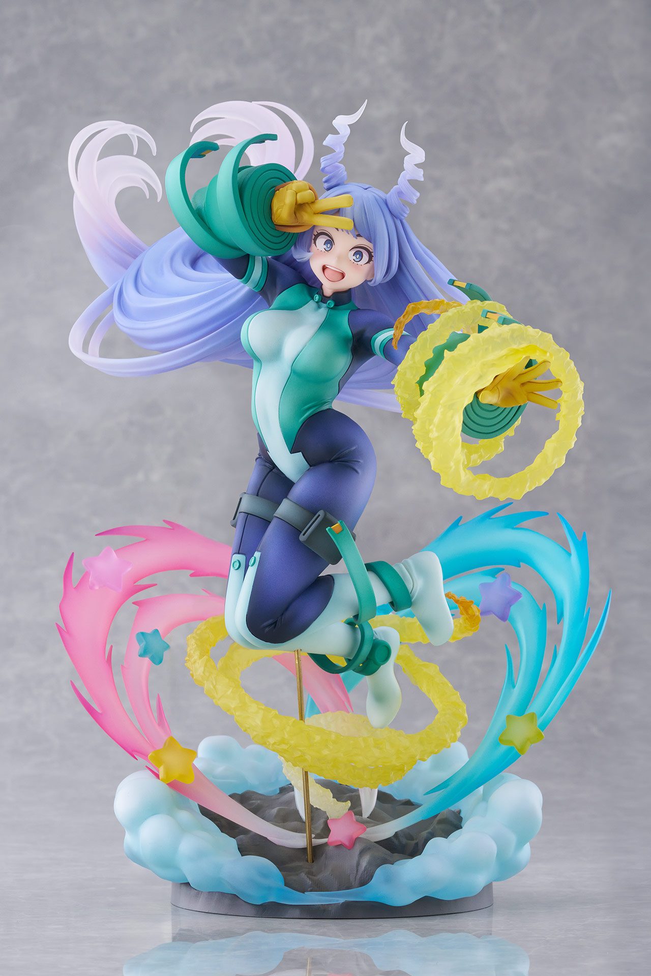 Full figure with all effect parts — the complete composition from a slightly elevated angle.