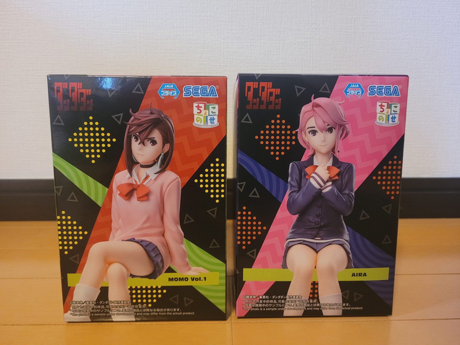 Japanese game centre crane machines — ¥100 per play, ~¥800 expected cost to win. Staff will reposition prizes after extended attempts