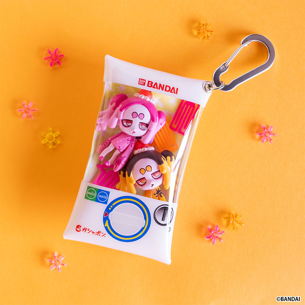 Multi-charm keychain versions — the line expanding beyond capsule figures into accessories. The outbreak is spreading formats.